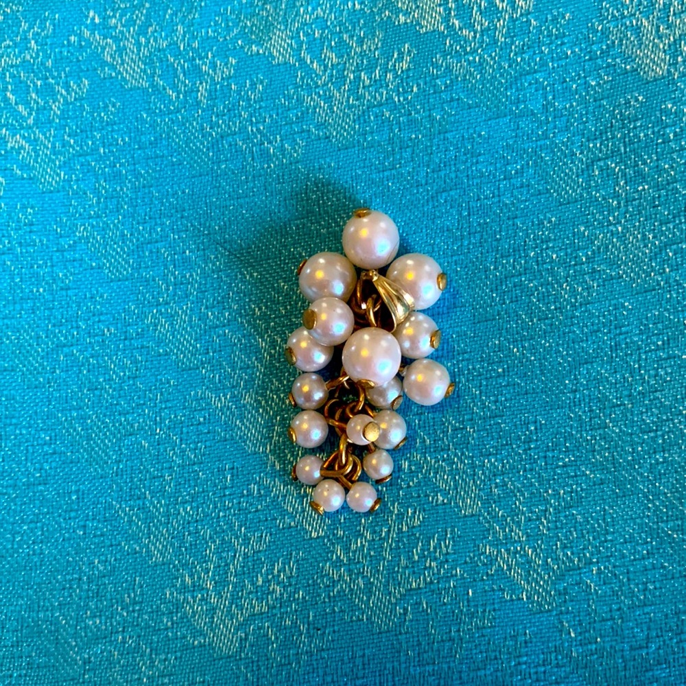 Adorable faux pearl pendant